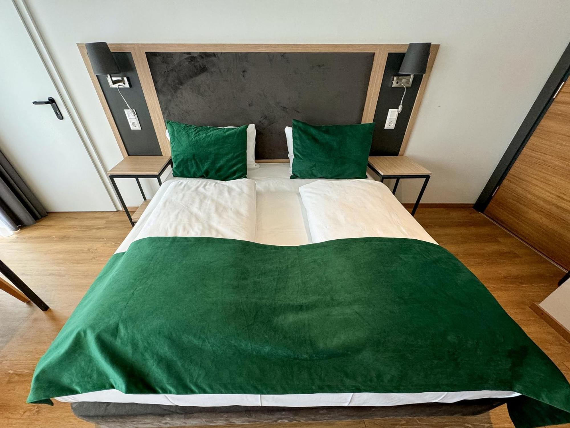 Hotel Dormero Airport-frankfurt 4*